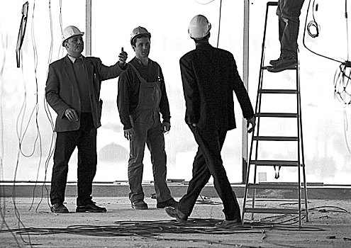 三个男人,戴着,安全帽,建筑工地