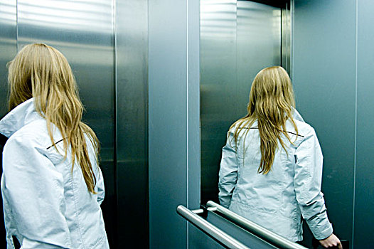 女孩,电梯,长,金发,头发,反射,镜子