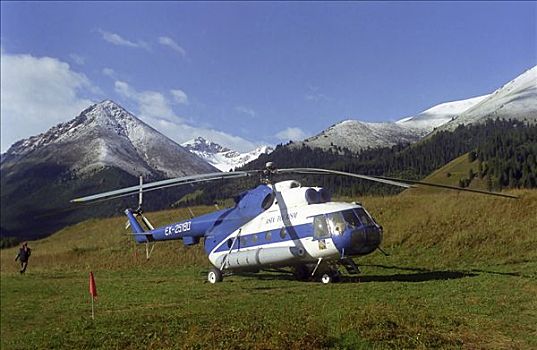 直升飞机,峡谷,哈萨克斯坦