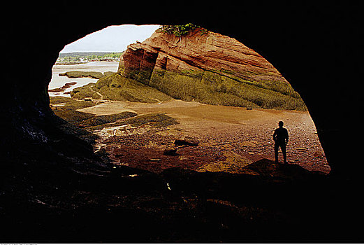 人,洞穴,退潮,芬地湾,新布兰斯维克,加拿大
