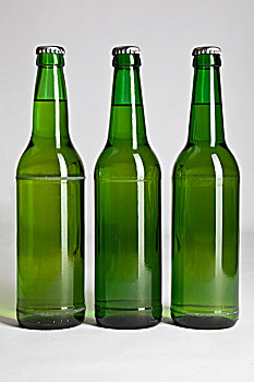 三个,绿色,啤酒,瓶子