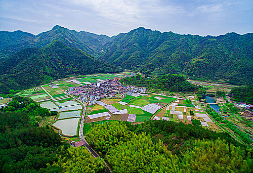 浙江,台州,天台县,龙溪乡,乡村,航拍,俯瞰,田园,春色,小溪,绿色,山村