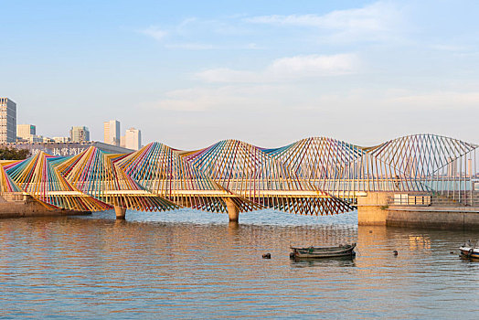 青岛城市风光彩虹桥
