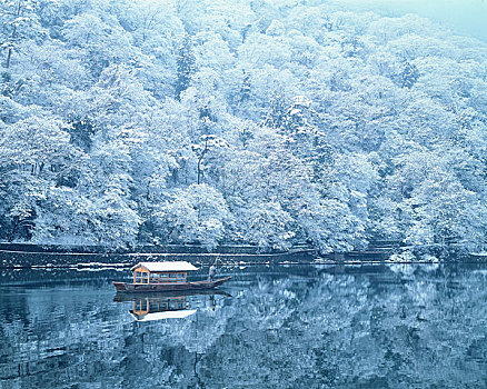 积雪,岚山