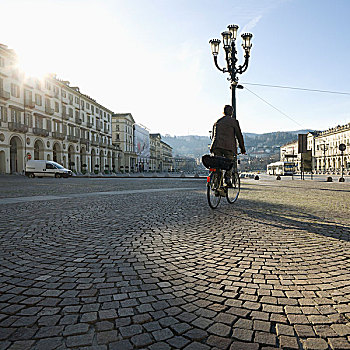 意大利,都灵,商务人士,骑自行车,广场