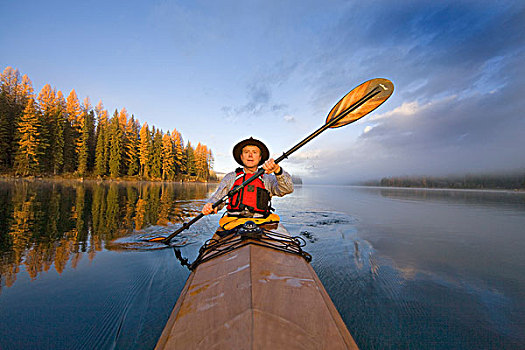 皮划艇手,湖,靠近,白鲑,蒙大拿