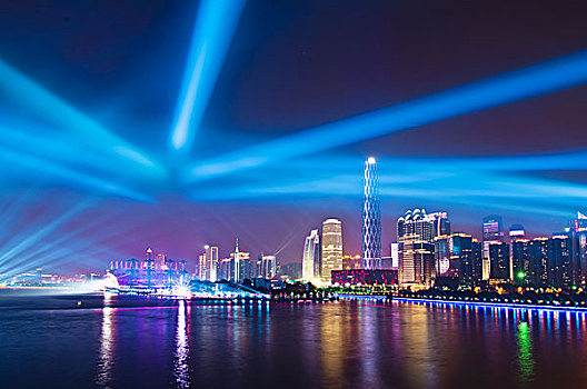 绚丽灯光中的广州珠江夜景
