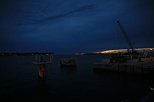 傍晚的码头