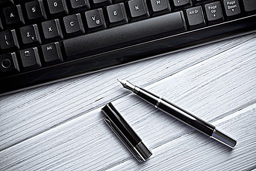 钢笔,电脑键盘