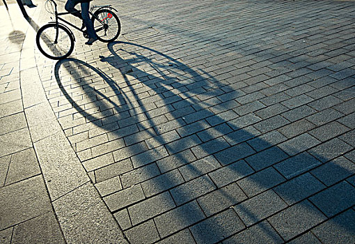 自行车,影子,城市街道