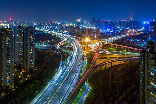 杭州滨江与钱江新城云天和夜晚