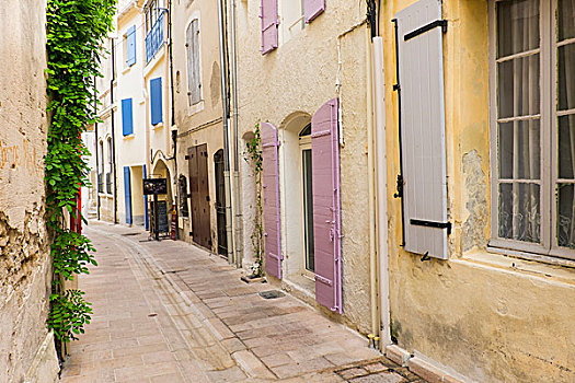 法国南部,狭窄街道
