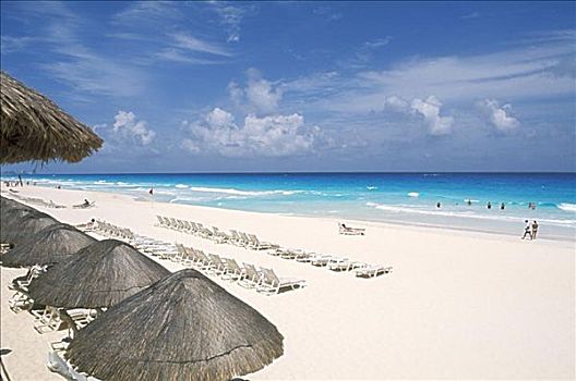 墨西哥,尤卡坦半岛,坎昆,茅草屋顶,伞,沙滩椅,漂亮,白沙滩