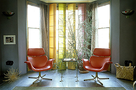 现代,起居室,红色,皮革,椅子,彩色,百叶窗,砖地