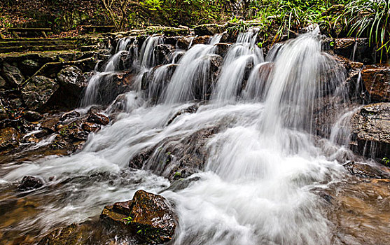 溪水