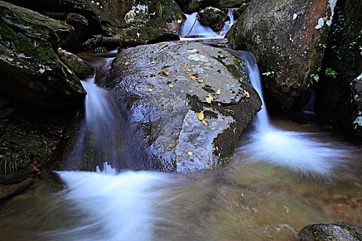 山泉,溪水,岩石
