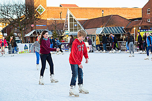 孩子,滑冰,室外,市中心