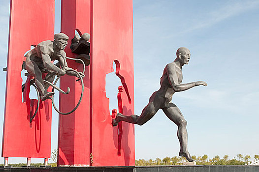 铁人三项比赛雕像