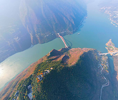 重庆巫山,红叶满山,游客如织