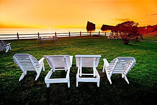 草坪椅,皮尔斯山岩,日出,魁北克,加拿大