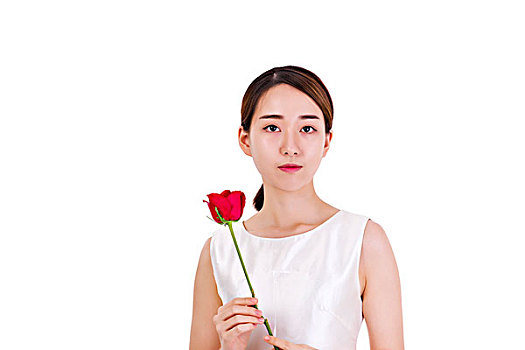 严肃的年轻女人和一朵红色玫瑰花