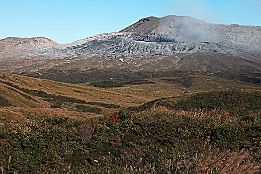 日本阿苏山,aso-san,aso,mount,世界上具有最大破火山口的活火山,位于日本九州岛熊本县东北部,九州岛的中央,北纬32,88,东经131,10,海拔592米
