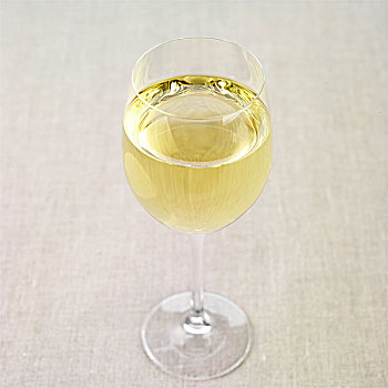 玻璃白葡萄酒