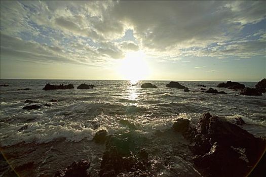 夏威夷,夏威夷大岛,柯哈拉海岸,日落,海浪,岩石上