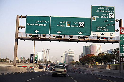 阿联酋,迪拜,交通,交通标志,东方,近东,阿拉伯半岛,城市,街道,汽车,标识,方向,阿布扎比
