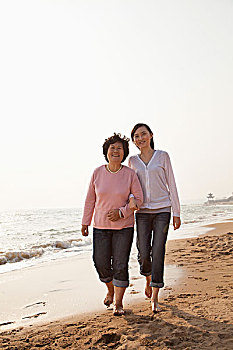 祖母,孙女,散步,海滩