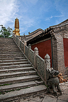 山西忻州市五台山显通寺铜殿,诸佛塔