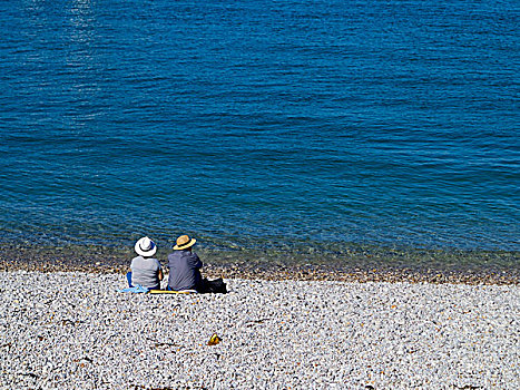 法国,老年夫妇,鹅卵石,海滩