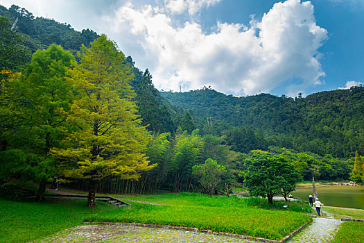 台湾宜兰县森林高山湖泊,明池,是著名的旅游胜地