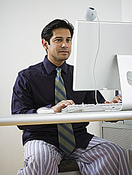 男人,长袖衬衫,睡衣,坐,电脑
