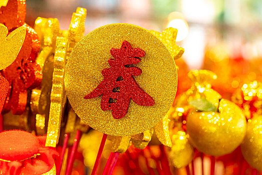 特写中国春节多种造型的传统春节饰品