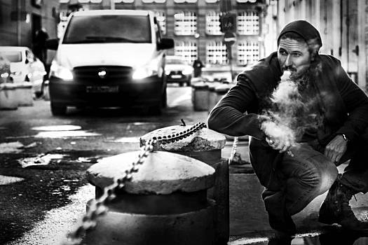 男人,烟,电子,香烟,街道,大城市,黑白图片