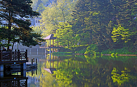 庐山如琴湖