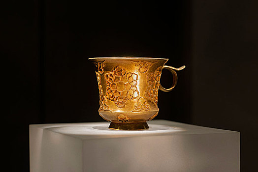 掐丝团花纹金杯,gold,cup,with,filigre,design,of,floral,medallions