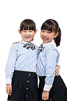两个快乐的小女生搭肩并排站