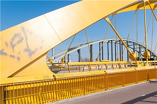 黄色,拱桥