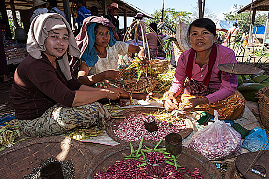 女人,销售,豆类,陆地,市场,茵莱湖,掸邦,缅甸,亚洲