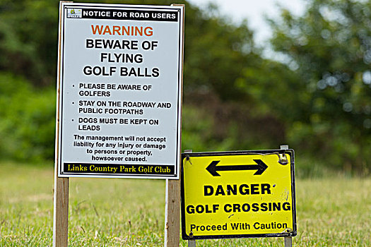 警告标识,道路,高尔夫球场