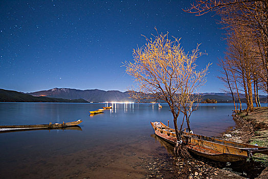 泸沽湖夜色