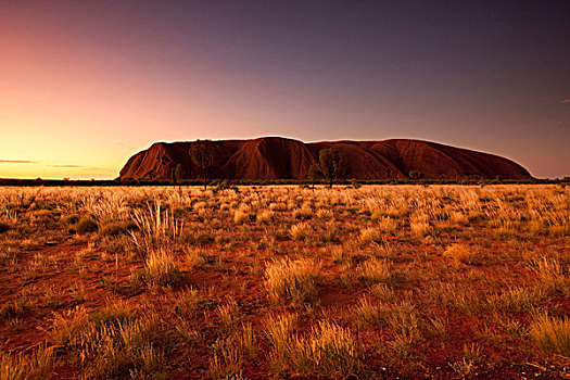 澳大利亚,北领地州,乌卢鲁卡塔曲塔国家公园,夕阳,天空,高处,艾尔斯岩,橙色,发光,夏天,晚间