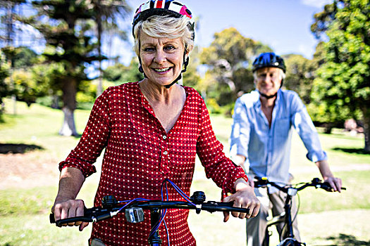 老年,女人,骑自行车,情侣,公园
