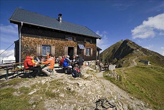 阿尔卑斯小屋,男式礼服,高山,山麓,提洛尔,奥地利,欧洲
