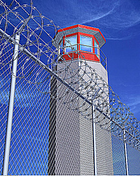 监狱,塔,后面,刺铁丝网