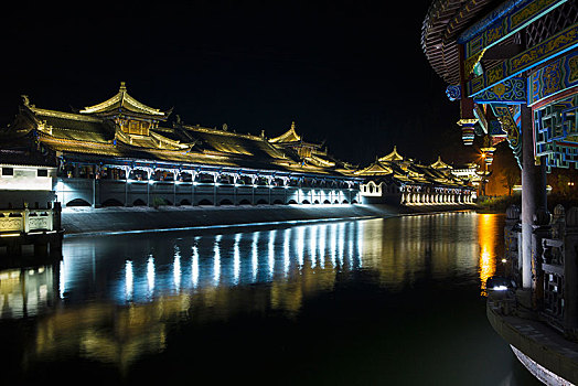 开州汉丰湖风雨廊桥