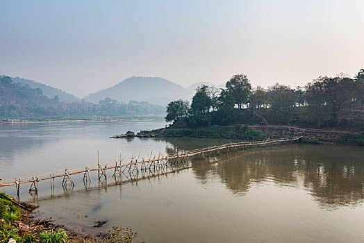 清晨老挝琅勃拉邦南康河风光