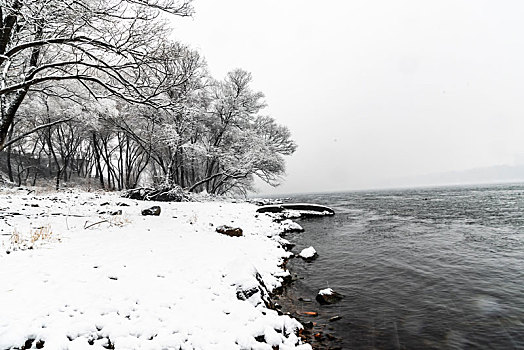 吉林市松花湖,春分时节雪花飞扬